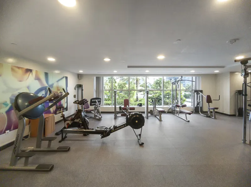Luxe Living in Gate Tower - Pool & Gym