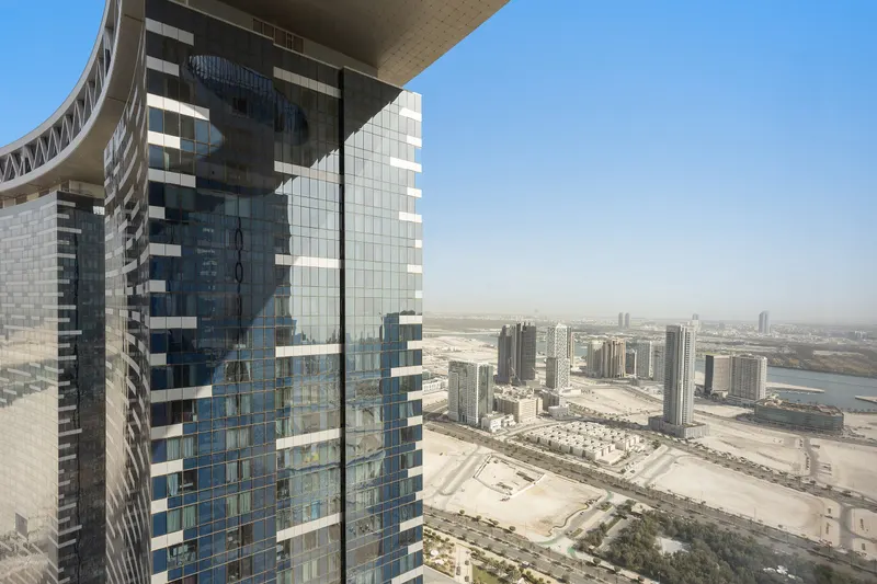 Luxe Living in Gate Tower - Pool & Gym