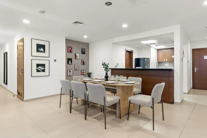 Luxe Living in Gate Tower - Pool & Gym