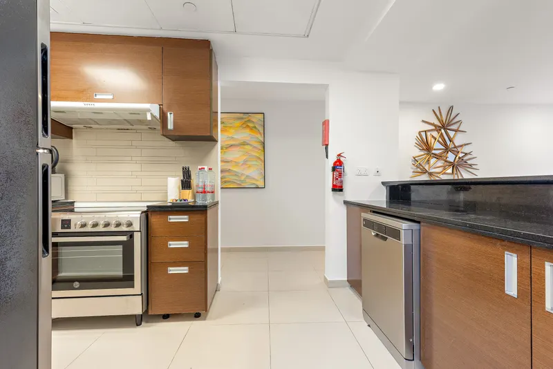Luxe Living in Gate Tower - Pool & Gym