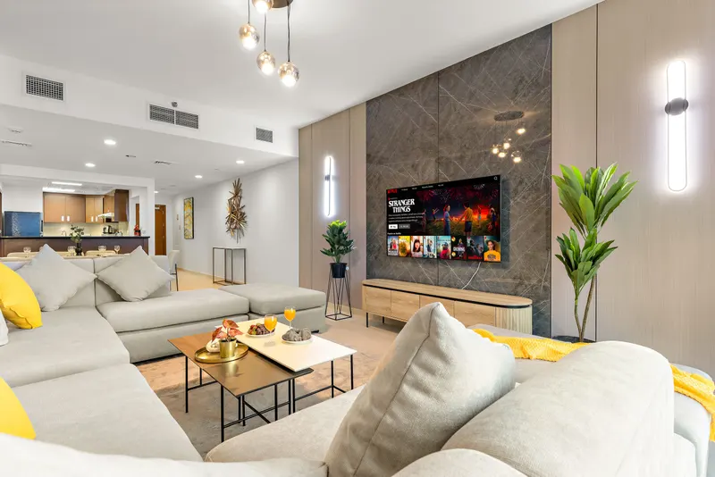 Luxe Living in Gate Tower - Pool & Gym