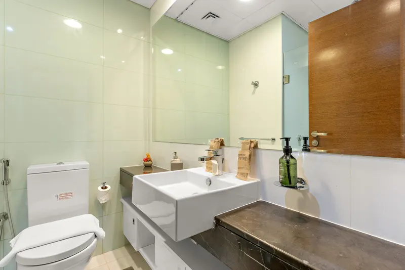 Luxe Living in Gate Tower - Pool & Gym