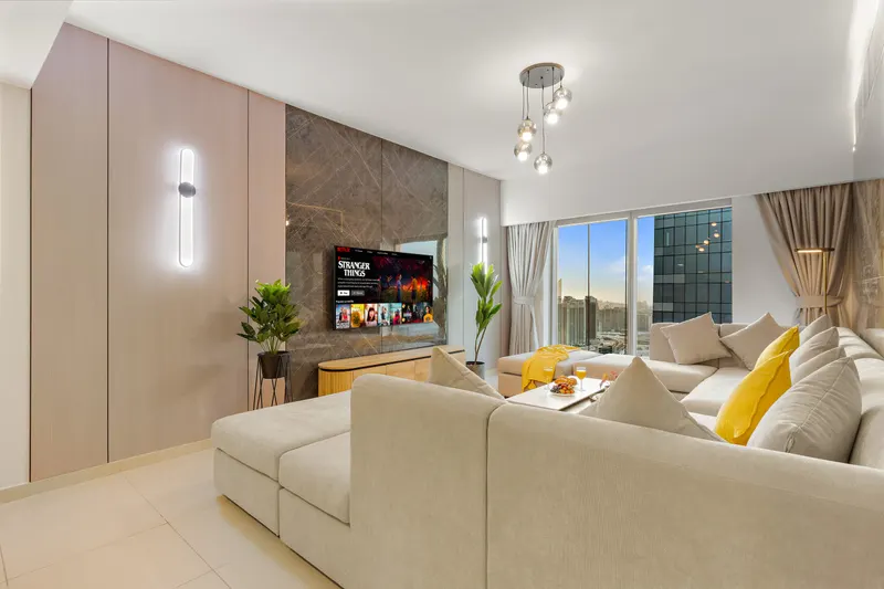 Luxe Living in Gate Tower - Pool & Gym