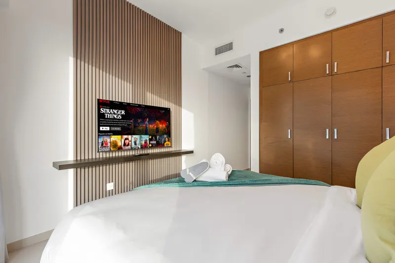 Luxe Living in Gate Tower - Pool & Gym