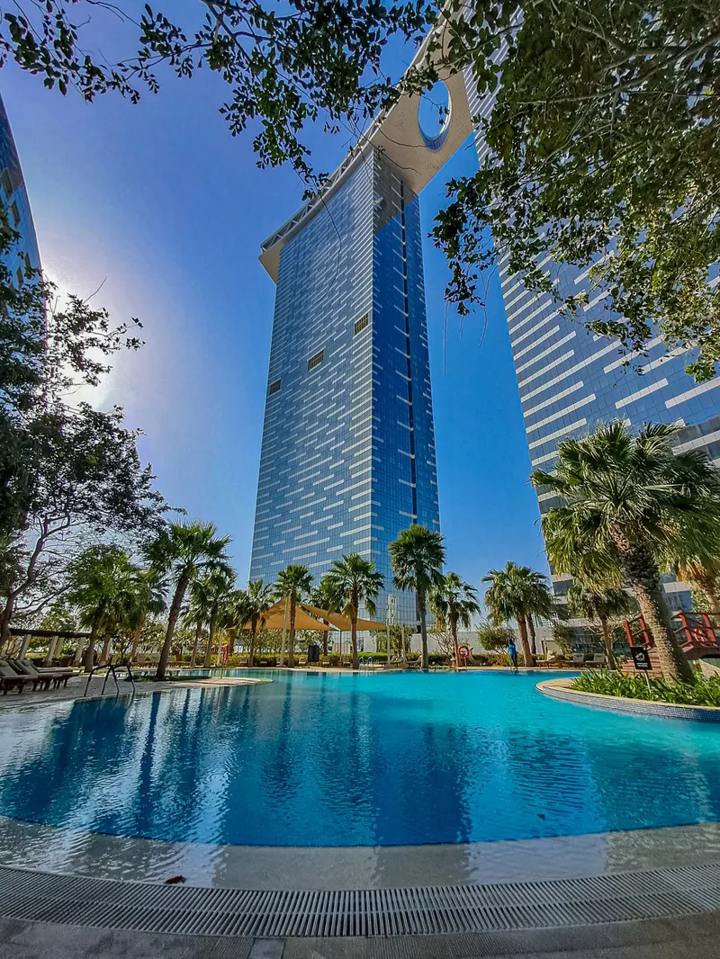 Supreme Serenity: Breathtaking Views, Pool & Gym