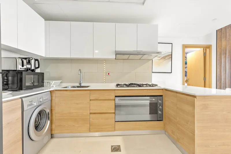 Vibrant Haven in Radiant Boulevard