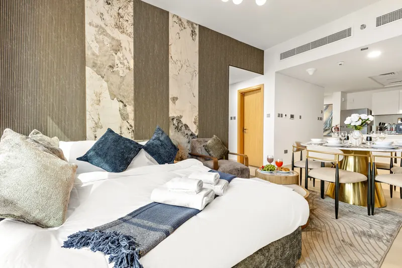 Vibrant Haven in Radiant Boulevard