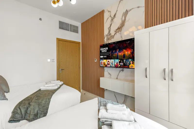 Vibrant Haven in Radiant Boulevard