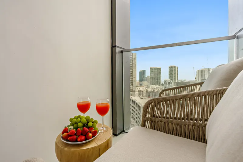 Vibrant Haven in Radiant Boulevard