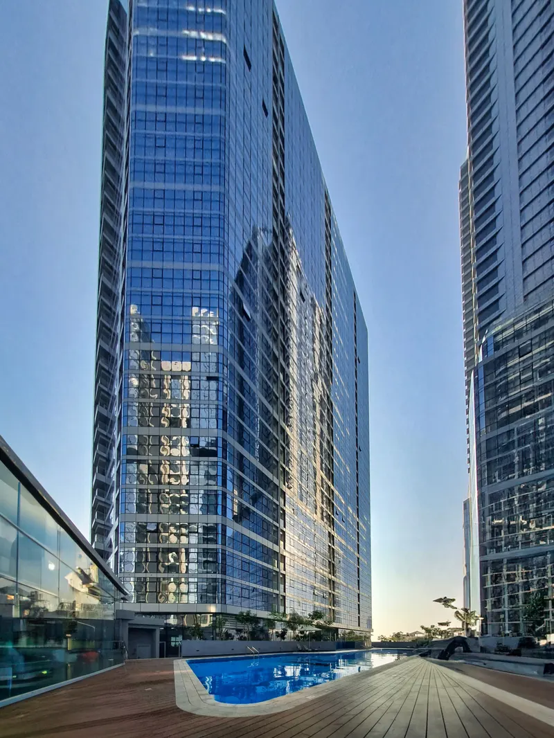 Vibrant Haven in Radiant Boulevard