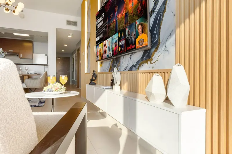 Leading Apt in Gate Tower w/ Pool & Gym