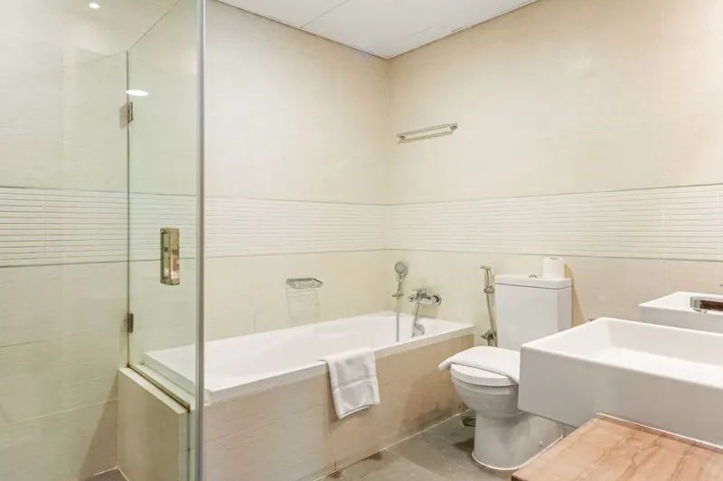 Leading Apt in Gate Tower w/ Pool & Gym