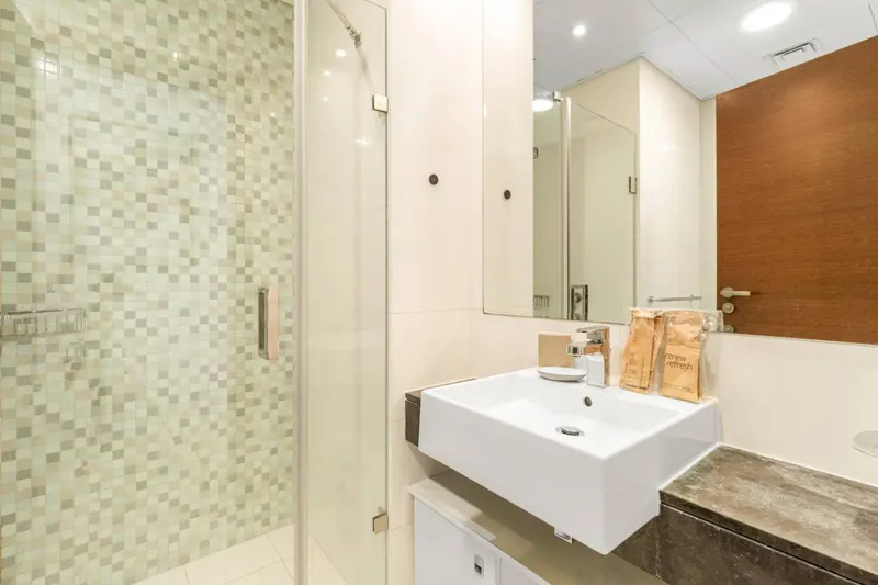 Leading Apt in Gate Tower w/ Pool & Gym