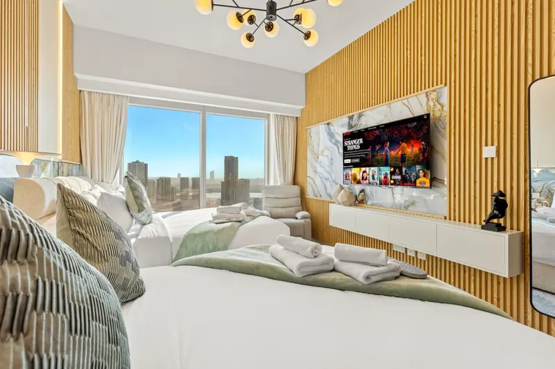 Leading Apt in Gate Tower w/ Pool & Gym