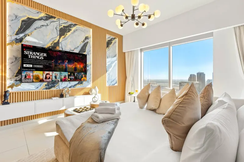 Leading Apt in Gate Tower w/ Pool & Gym