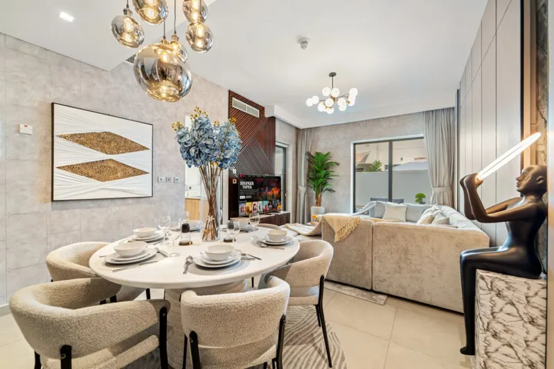Yas Island Villa: SeaWorld & Ferrari