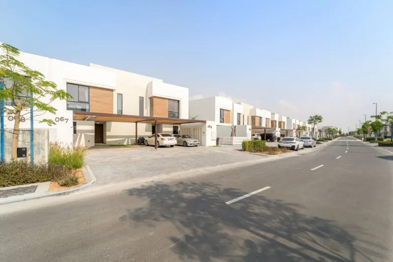Yas Island Villa: SeaWorld & Ferrari