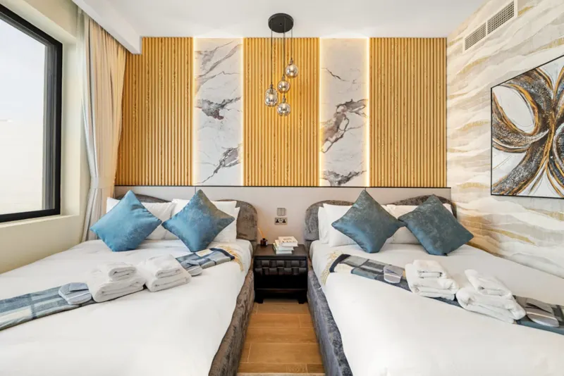 Yas Island Villa: SeaWorld & Ferrari