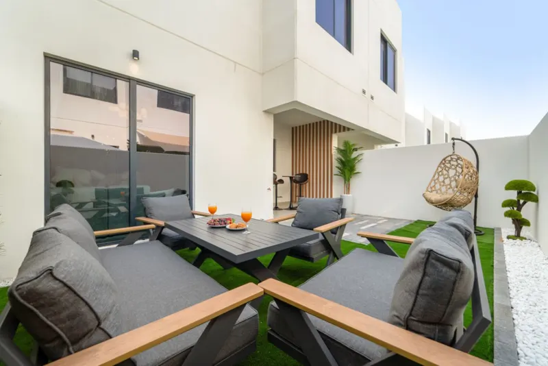 Yas Island Villa: SeaWorld & Ferrari