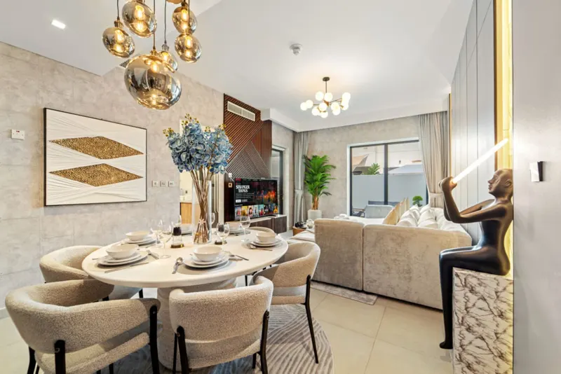 Yas Island Villa: SeaWorld & Ferrari
