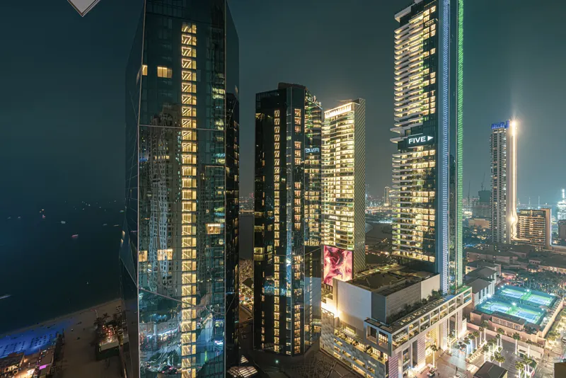 JBR Luxe Seaviews w/ Alfa Gaming Set: Pool & Gym