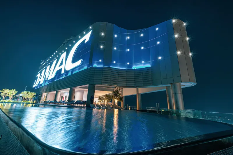 Gorgeous Dubai Infinity Pool - Burj Khalifa Views
