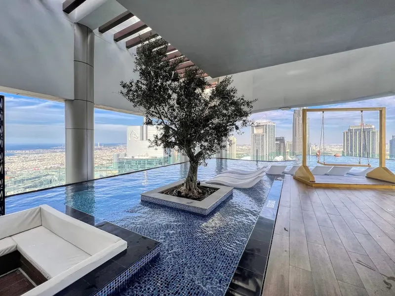 Gorgeous Dubai Infinity Pool - Burj Khalifa Views