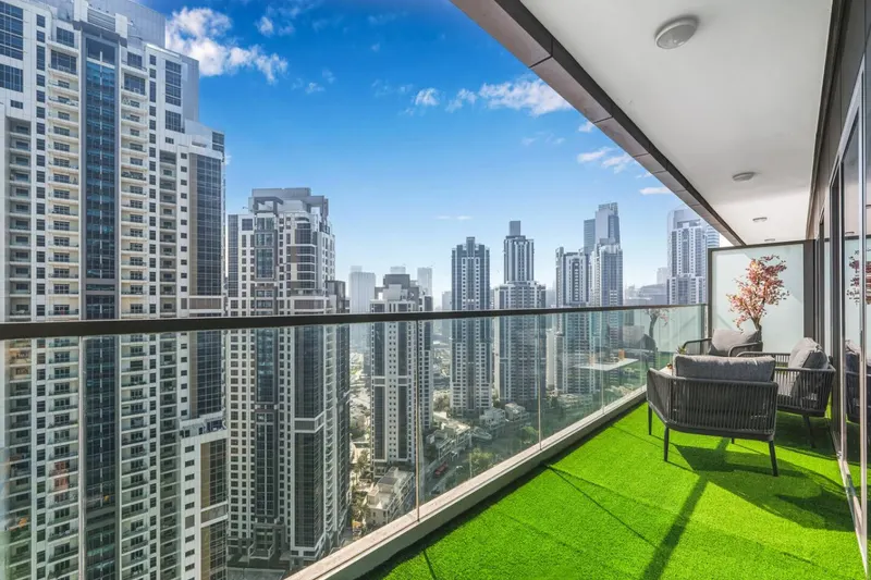 Gorgeous Dubai Infinity Pool - Burj Khalifa Views
