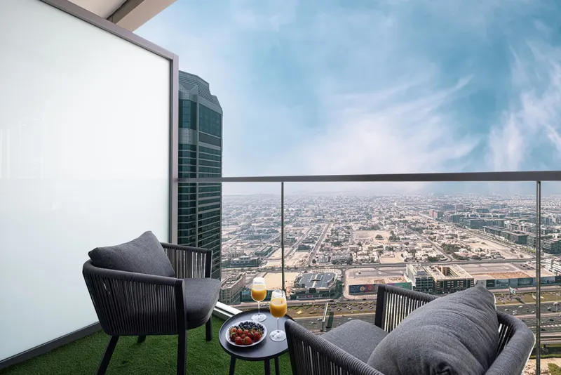 Luxe High-End Apt: Infinity Pool w/ Burj View