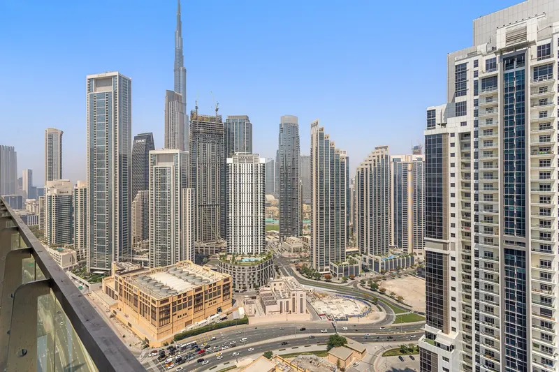Inviting Infinity Pool - Iconic Burj Khalifa Views