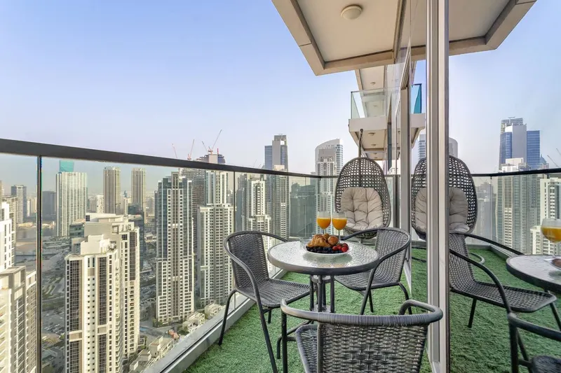 Sought-After Location: Infinity Pool w/ Burj View